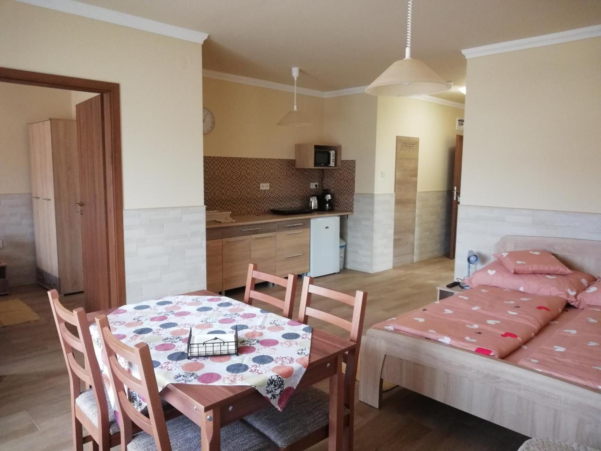 Imola Es Andrea Apartmanhaz 3 Hajduszoboszlo Exterior photo
