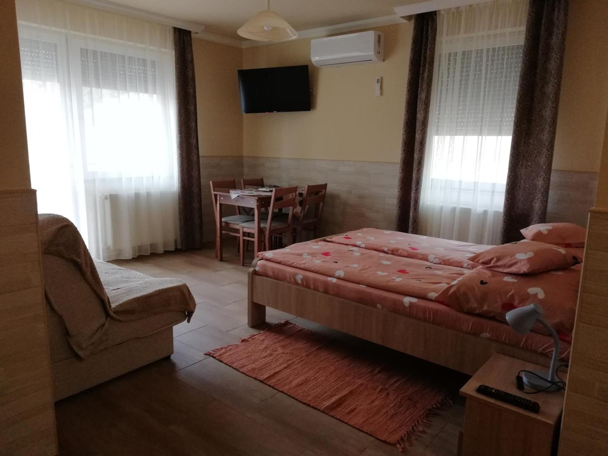 Imola Es Andrea Apartmanhaz 3 Hajduszoboszlo Exterior photo