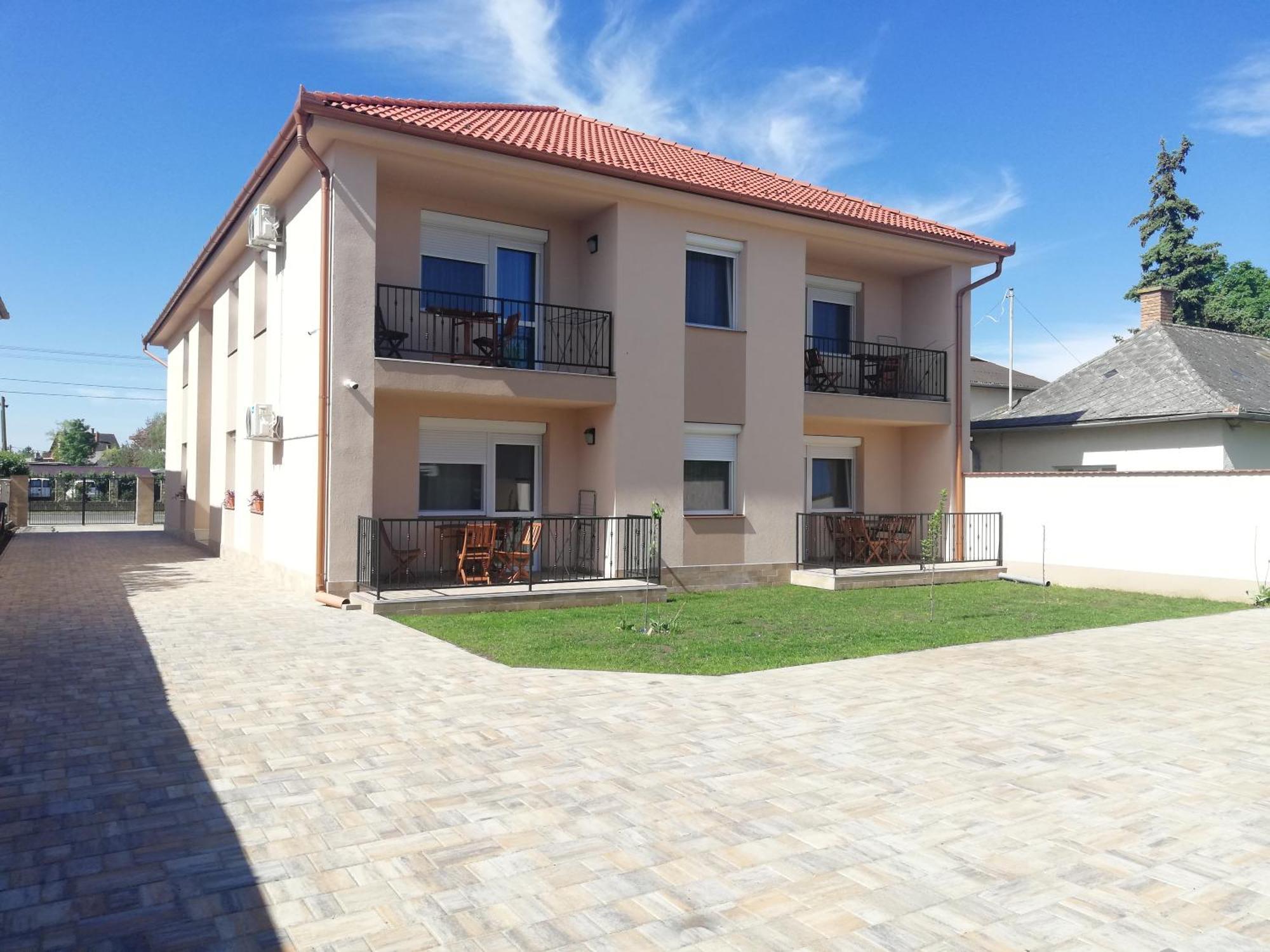Imola Es Andrea Apartmanhaz 3 Hajduszoboszlo Exterior photo